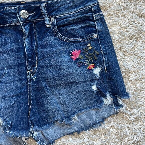 American Eagle Ne(x)t Level Stretch Hi Rise Shorty  Floral Hi-Rise Shortie Denim - Picture 3 of 15